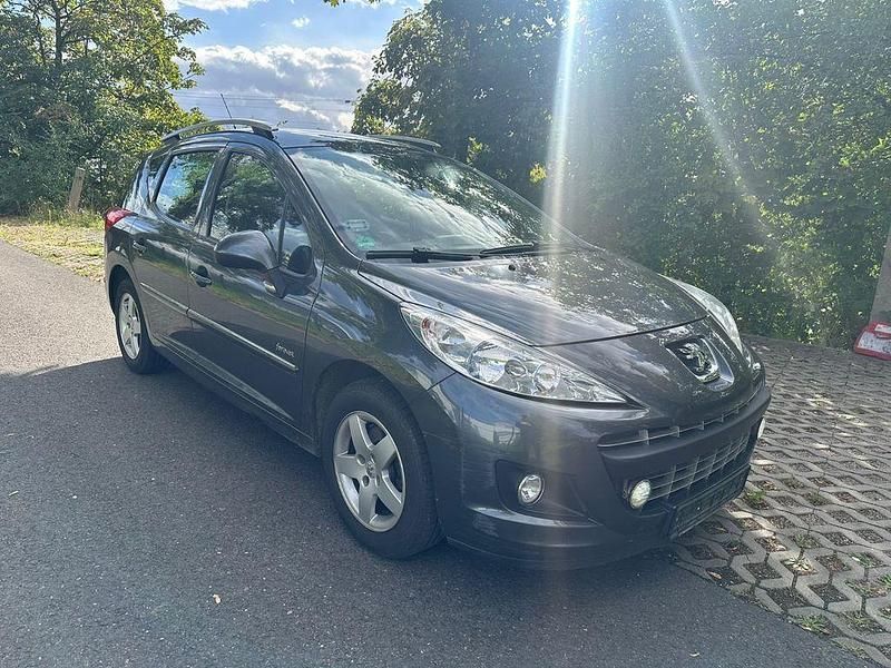 Gris shark Gebraucht 2013 Peugeot 207 Forever Kombi | 2.790 € (Fairer Preis) - Bild 1/4