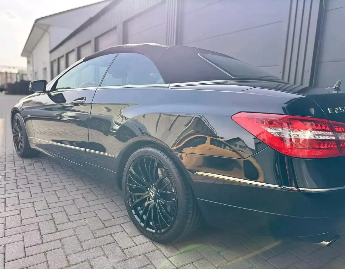 Gebraucht Mercedes E250 204 PS (150 kW) 2011 Schwarz Cabrio