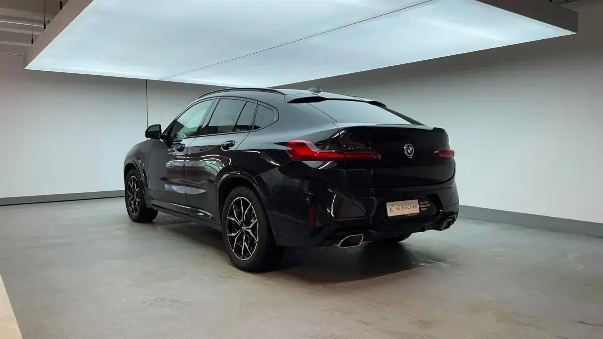 Gebraucht BMW X4 Efficient Dynamics 190 PS (139 kW) 2022 Saphirschwarz metallic SUV