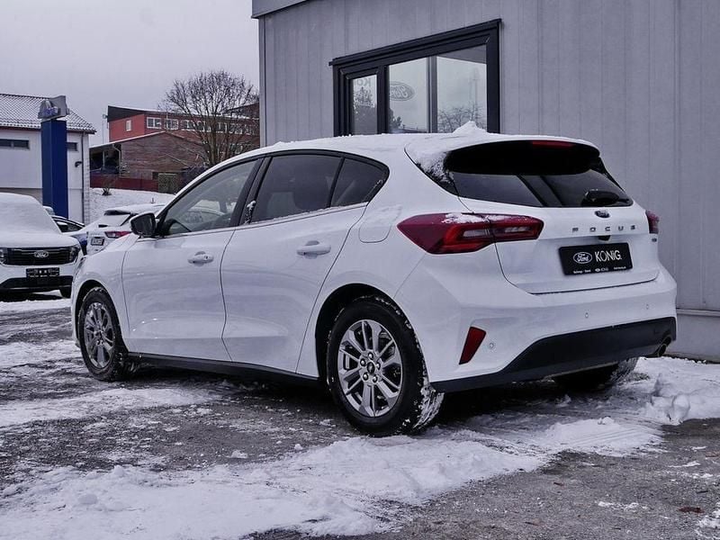 Gebraucht Ford Focus Titanium 125 PS (91 kW) 2023 Frozen white Limousine