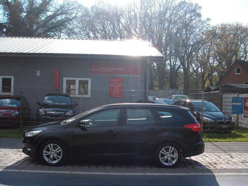 Gebraucht Ford Focus Trend 125 PS (91 kW) 2015 Schwarz Limousine