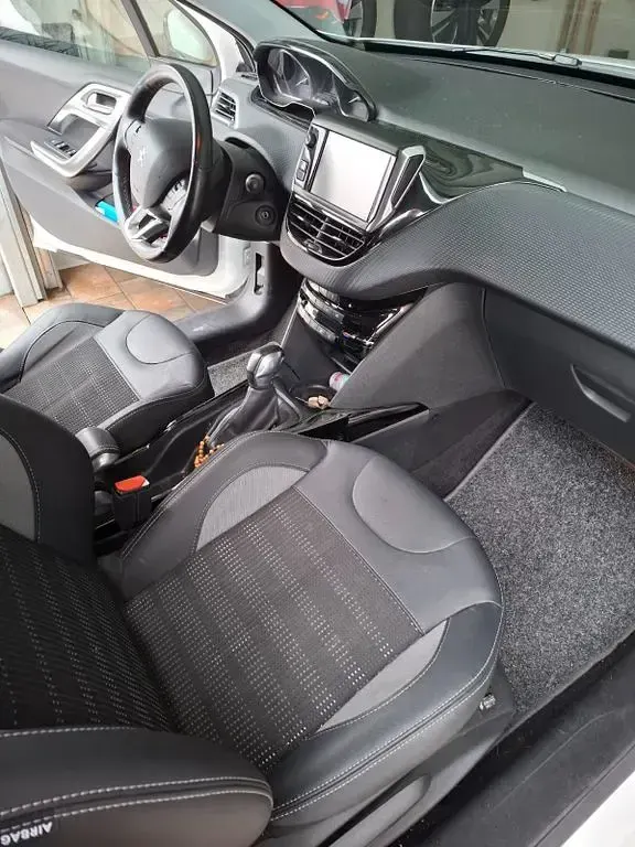 Gebraucht Peugeot 2008 Active 110 PS (80 kW) 2016 Weiß SUV