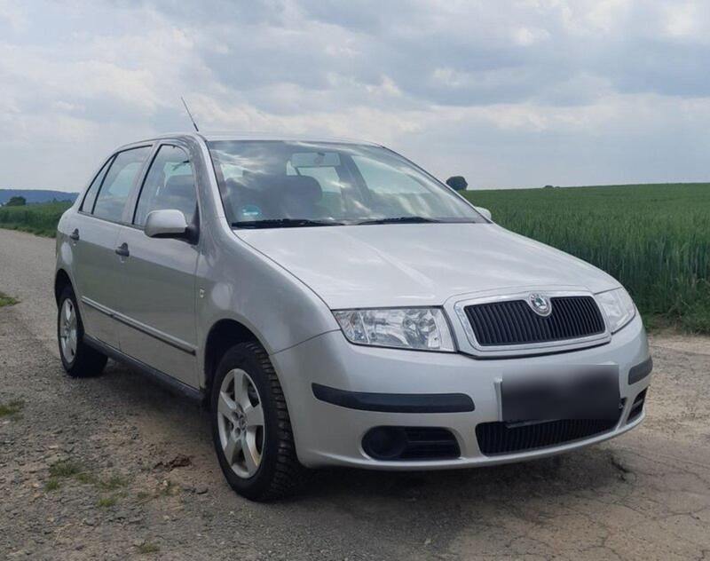 Silber Gebraucht 2005 Skoda Fabia Limousine | 1.000 € (Fairer Preis) - Bild 1/4