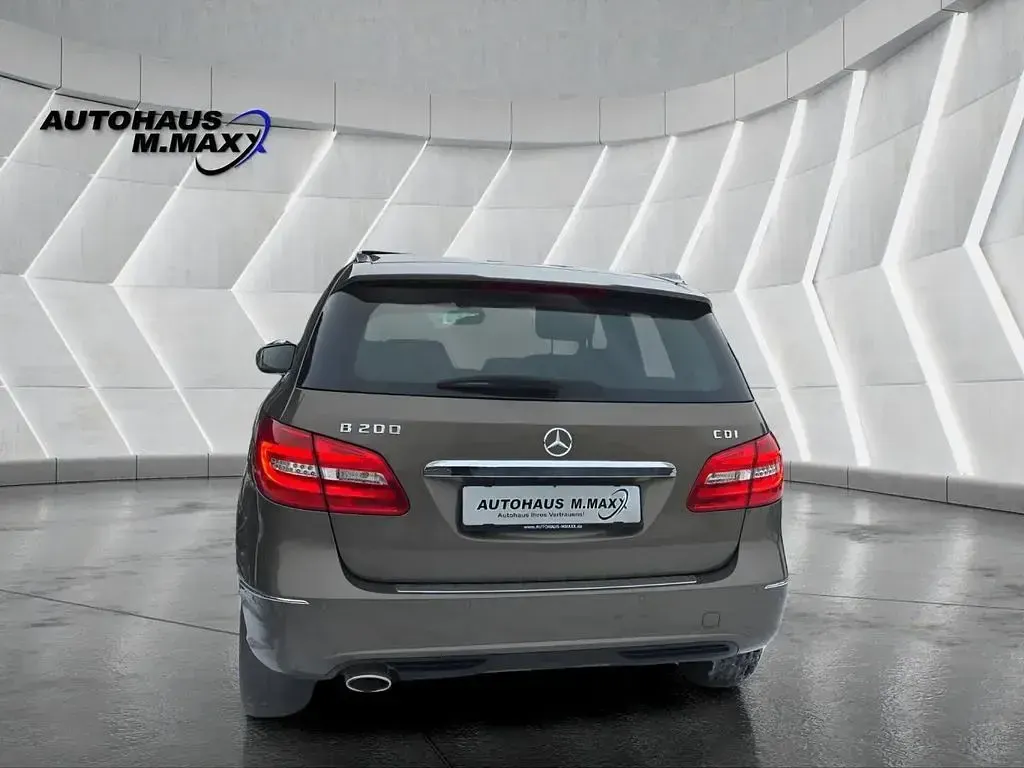 Gebraucht Mercedes B200 136 PS (100 kW) 2012 Grau Kleinwagen