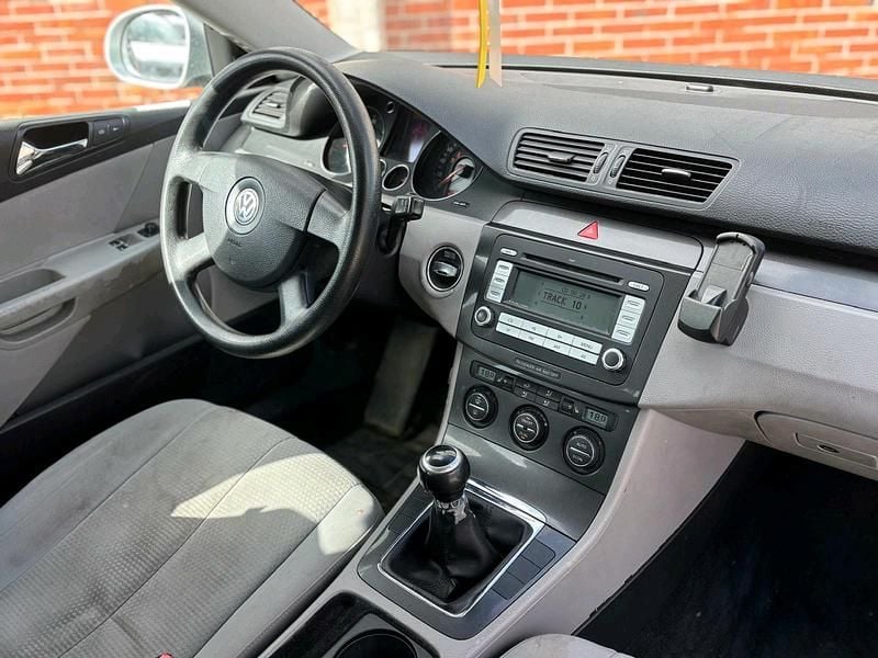 Usado VW Passat 105 HP (77 kW) 2006 Cinzento Carrinha