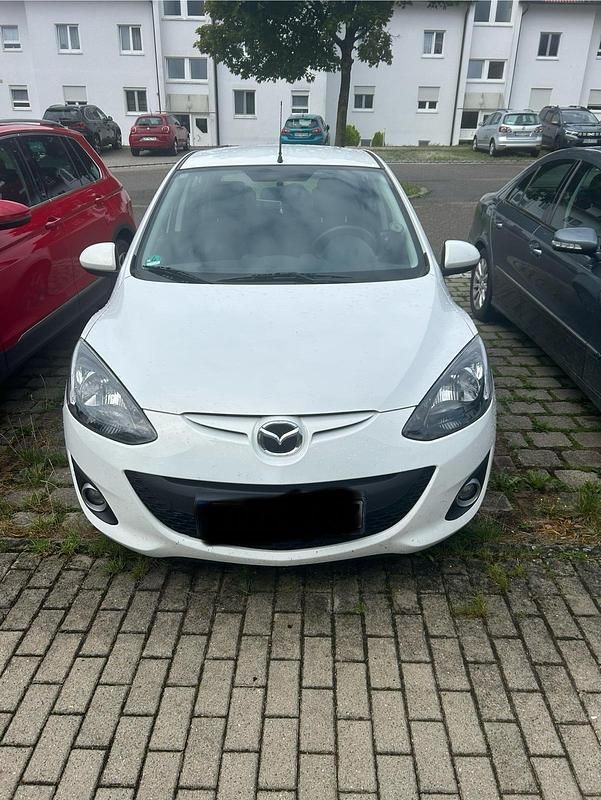 Weiß Gebraucht 2012 Mazda 2 Edition Kleinwagen | 3.800 € - Bild 1/4