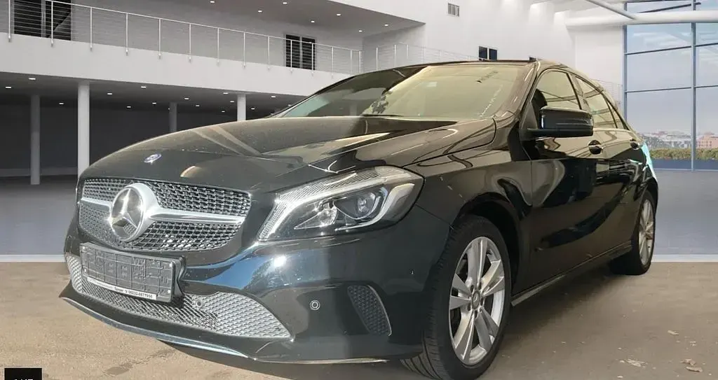 Gebraucht Mercedes A180 122 PS (89 kW) 2016 Schwarz Kleinwagen