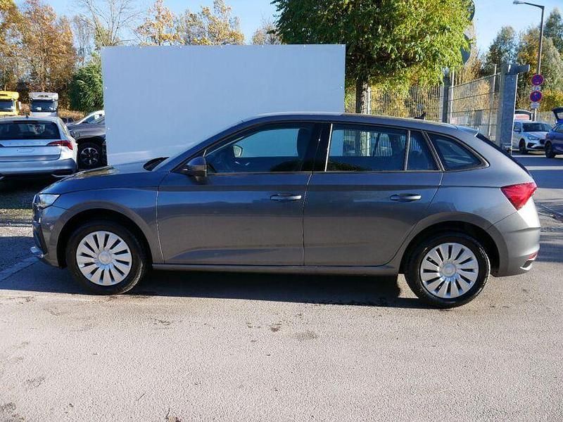 Neu Skoda Scala 2026 Grau Kleinwagen