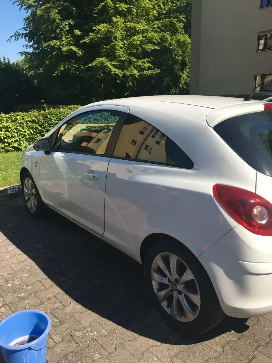 Gebraucht Opel Corsa 69 PS (50 kW) 2012 Weiß Kleinwagen