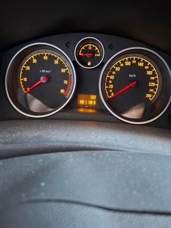 Gebraucht Opel Astra Cabriolet 140 PS (102 kW) 2009 Gold Cabrio