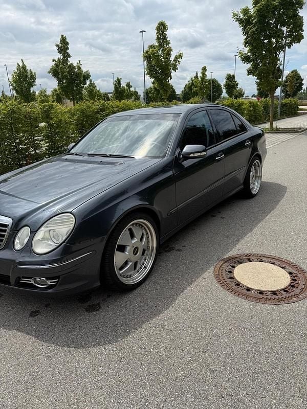 Grau Gebraucht 2008 Mercedes E220 Avantgarde Limousine | 5.999 € (Fairer Preis) - Bild 1/4
