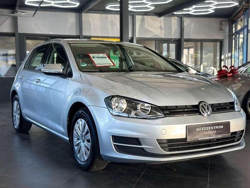 Silber Gebraucht 2014 VW Golf VII Trendline Limousine | 7.490 € (Fairer Preis) - Bild 1/2