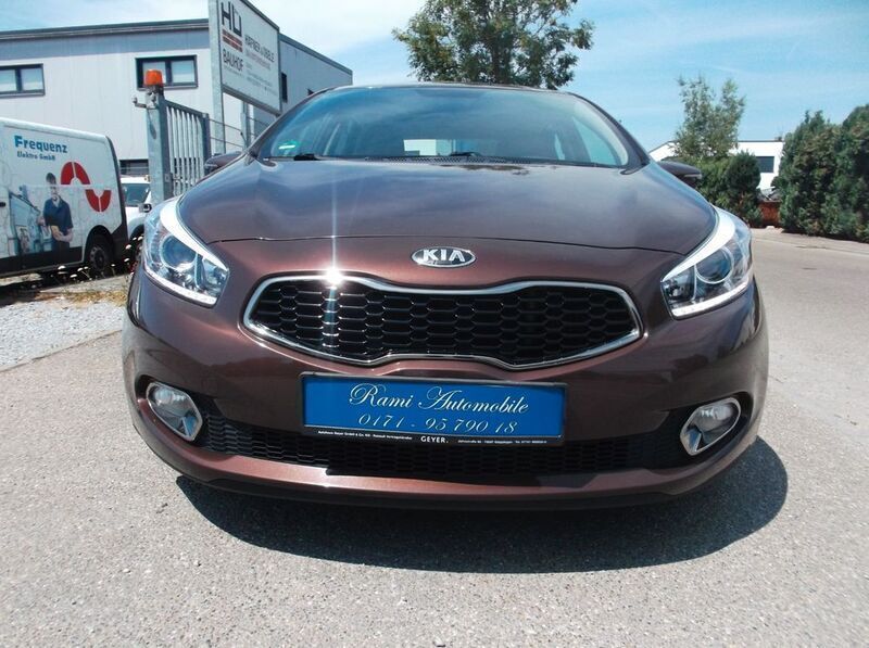 Braun Gebraucht 2012 Kia Ceed Vision Limousine | 4.700 € (Fairer Preis) - Bild 1/4