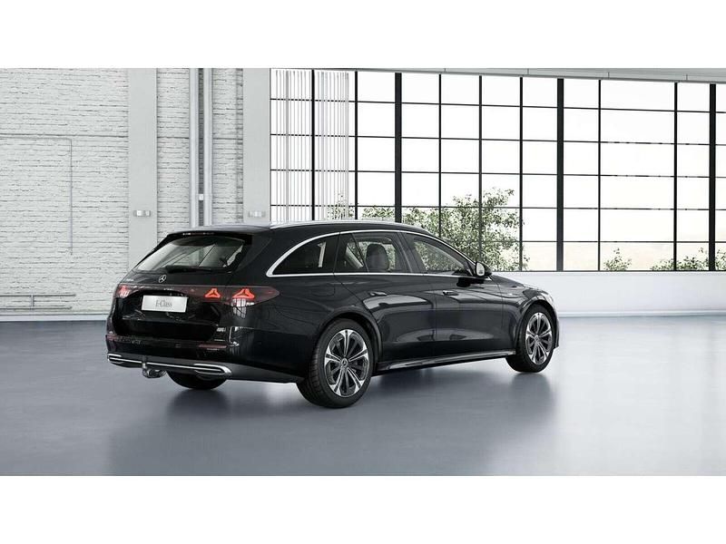 Gebraucht Mercedes E300 197 PS (144 kW) 2025 Metalliclack obsidianschwarz Kombi