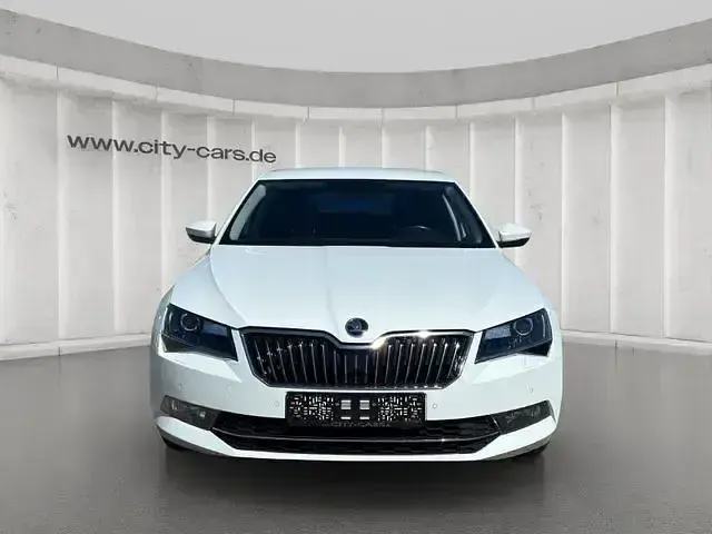 Gebraucht Skoda Superb Style 179 PS (131 kW) 2016 Weiß Limousine