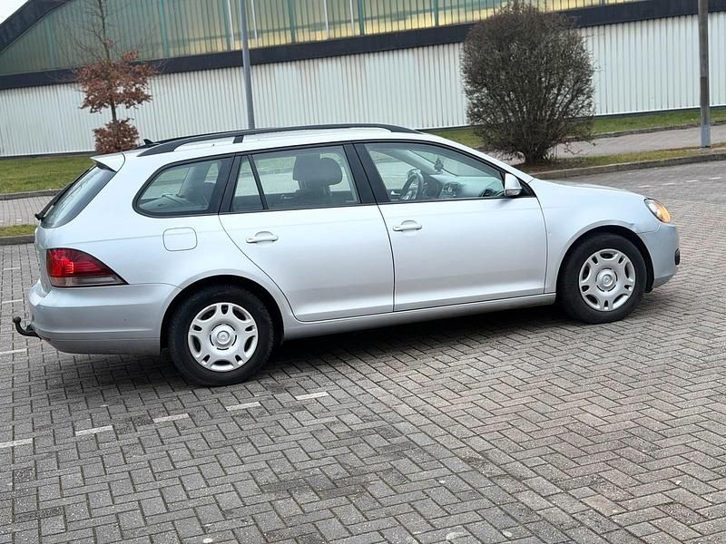 Gebraucht VW Golf 105 PS (77 kW) 2011 Silber Kombi