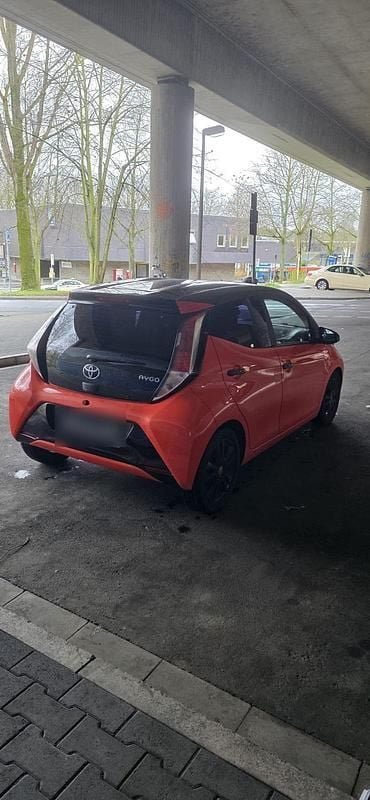 Gebraucht Toyota Aygo 69 PS (50 kW) 2014 Orange Kleinwagen