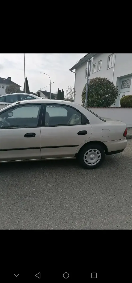Second-hand Mazda 323 88 CP (64 kW) 1996 Bej Berlinǎ