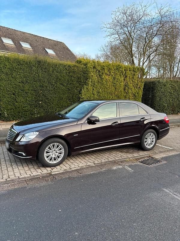 Gebraucht Mercedes E350 292 PS (214 kW) 2009 Braun Limousine