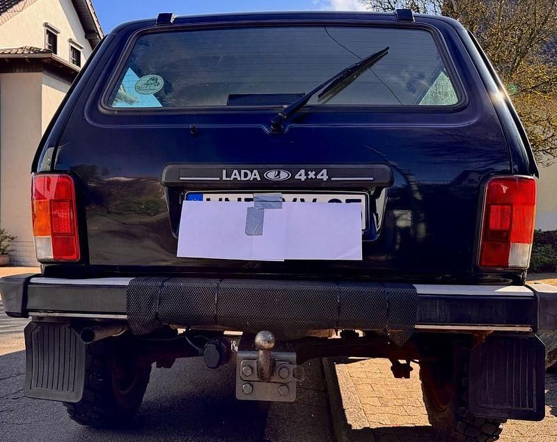 Gebraucht Lada niva 82 PS (60 kW) 2015 Grün SUV
