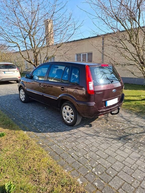 Gebraucht Ford Fusion Trend 101 PS (74 kW) 2011 Violet Kleinwagen