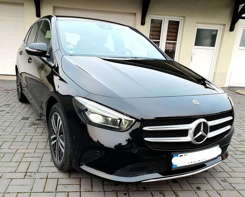 Schwarz Gebraucht 2021 Mercedes B250e Van / Kleinbus | 22.750 € (Superpreis) - Bild 1/4