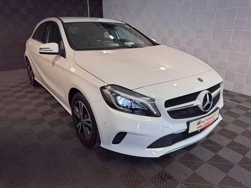 Weiß Gebraucht 2018 Mercedes A180 Business Limousine | 18.270 € (Etwas zu teuer) - Bild 1/4