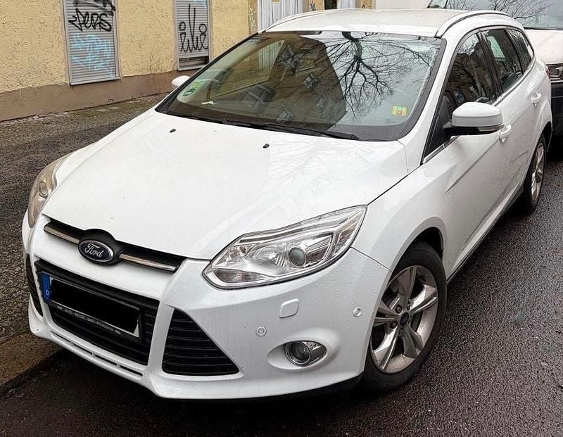 Gebraucht Ford Focus Champions Edition 125 PS (91 kW) 2012 Weiß Kombi