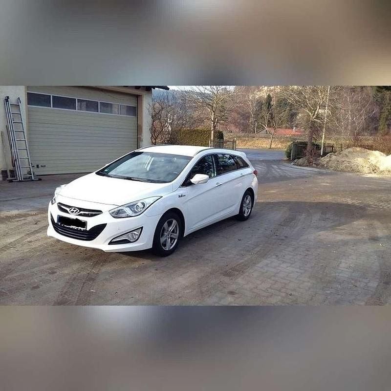 Weiß Gebraucht 2013 Hyundai i40 Style Kombi | 2.500 € (Superpreis) - Bild 1/4