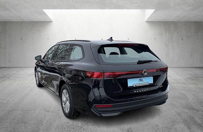 Neu VW Passat Basis 150 PS (110 kW) 2025 Grenadillschwarzmet. Kombi