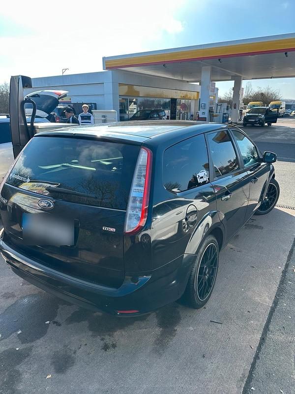 Gebraucht Ford Focus Titanium 109 PS (80 kW) 2010 Schwarz Kombi