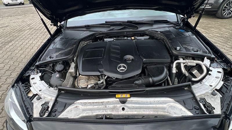 Gebraucht Mercedes C220 Avantgarde 194 PS (142 kW) 2021 Schwarz Kombi