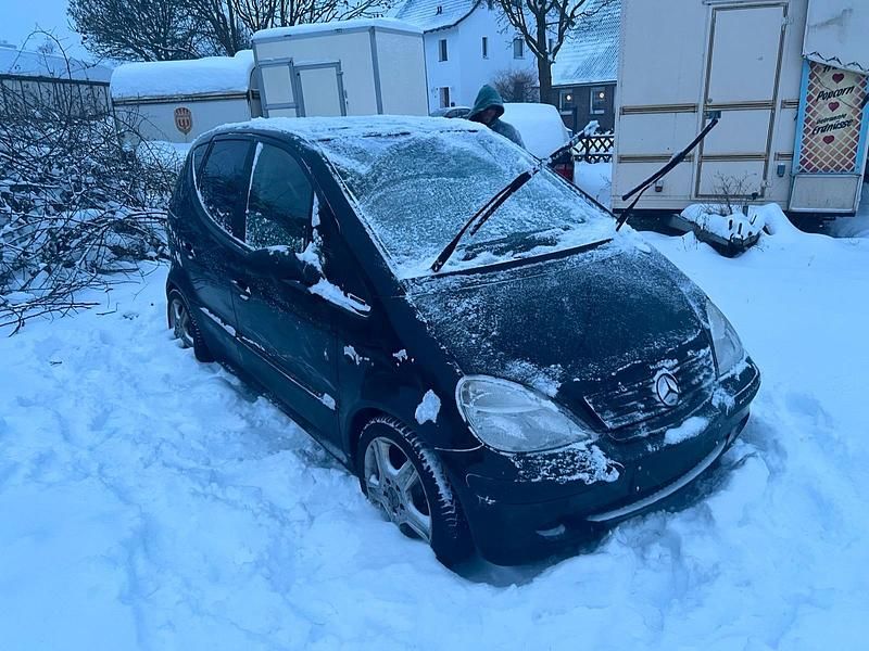 Schwarz Gebraucht 2002 Mercedes A140 Kleinwagen | 1.000 € - Bild 1/4