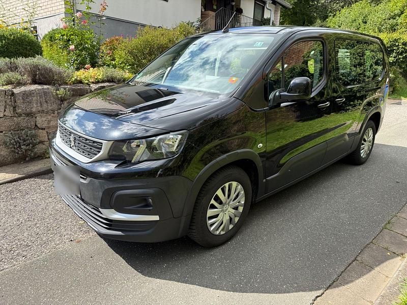 Schwarz Gebraucht 2021 Peugeot Rifter Allure Van / Kleinbus | 16.999 € (Etwas zu teuer) - Bild 1/4