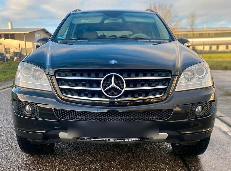 Schwarz Gebraucht 2005 Mercedes ML350 SUV | 9.500 € - Bild 1/4