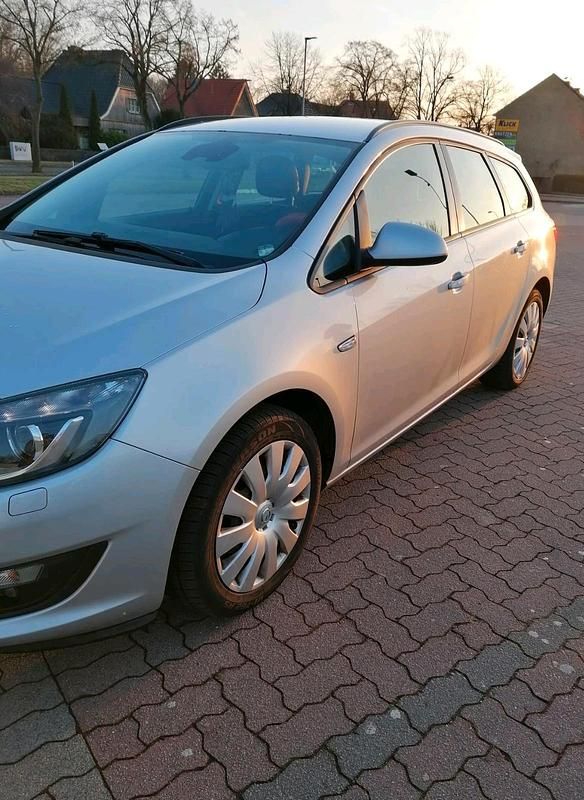 Silber Gebraucht 2014 Opel Astra Edition Kombi | 2.500 € (Superpreis) - Bild 1/4