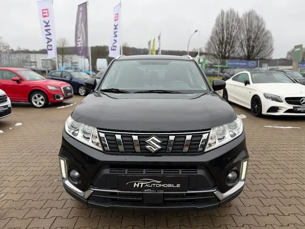 Gebraucht Suzuki Vitara Club 111 PS (81 kW) 2019 Schwarz SUV