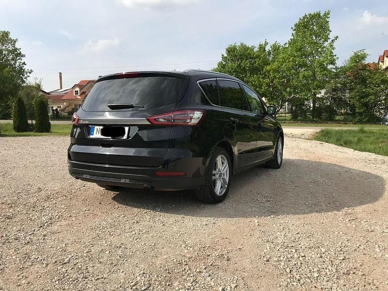 Gebraucht Ford S-MAX Titanium 160 PS (117 kW) 2019 Schwarz Van / Kleinbus