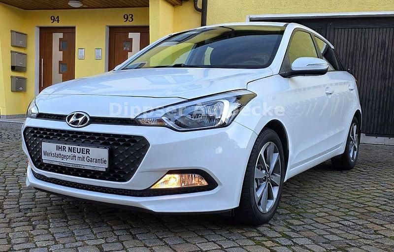 Weiß Gebraucht 2015 Hyundai i20 Kleinwagen | 9.100 € (Fairer Preis) - Bild 1/4
