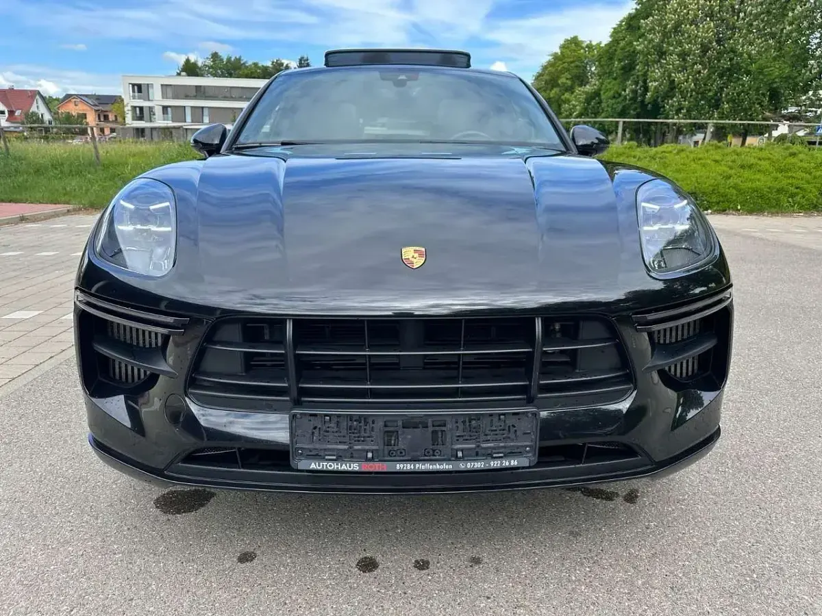 Gebraucht Porsche Macan Turbo 441 PS (324 kW) 2020 Tiefschwarz SUV