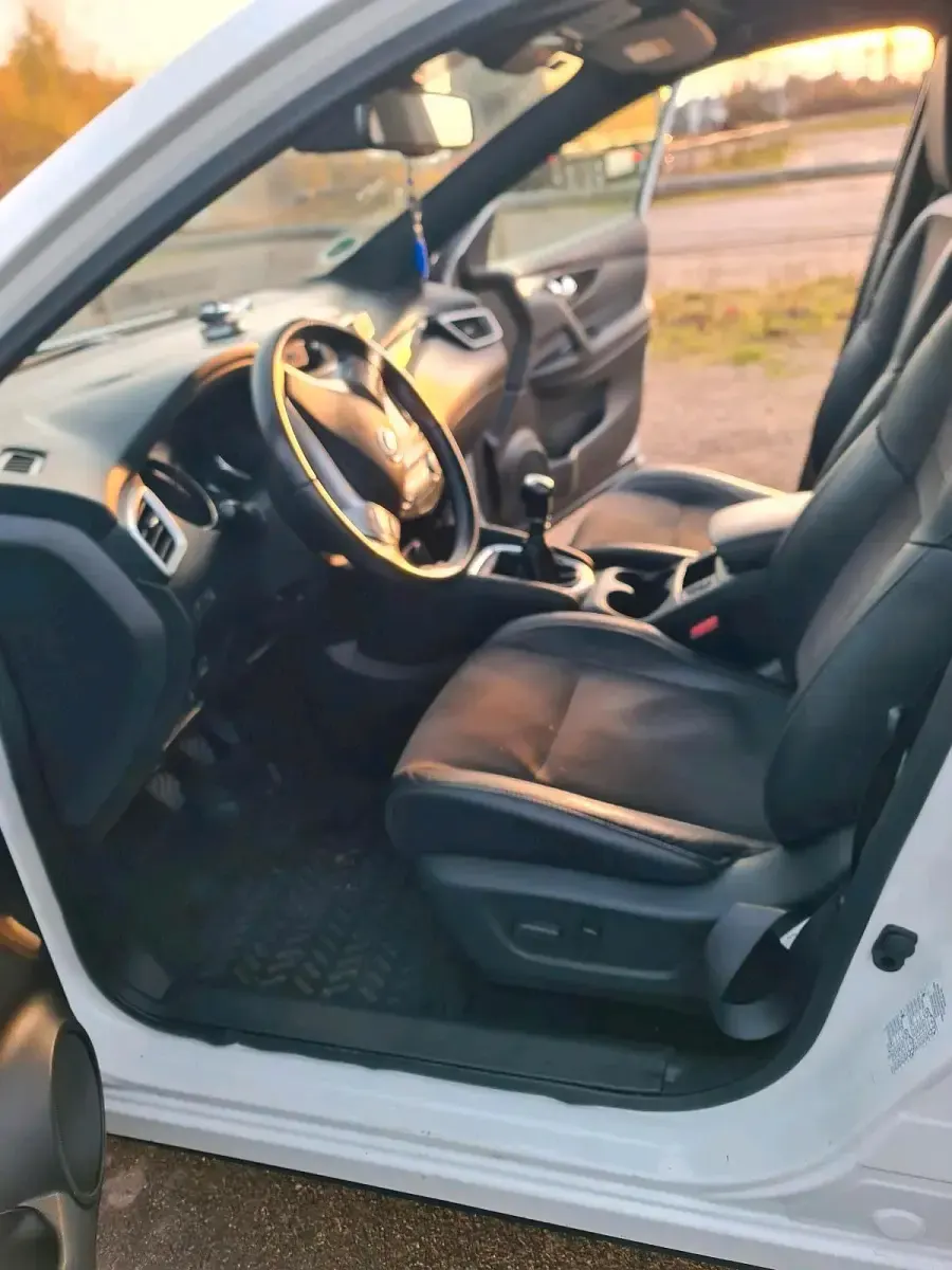 Gebraucht Nissan Qashqai 131 PS (96 kW) 2016 Weiß SUV