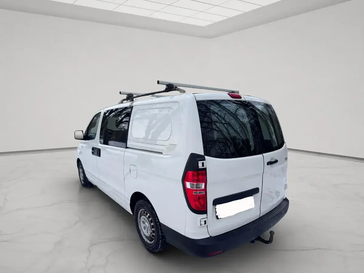 Gebraucht Hyundai H-1 116 PS (85 kW) 2011 Weiß Van / Kleinbus