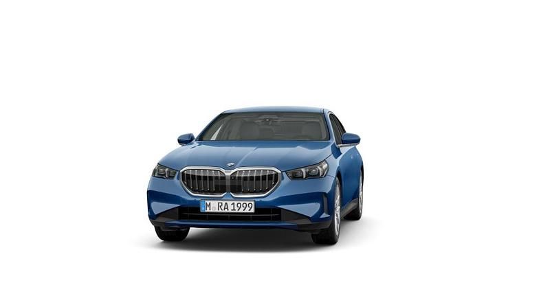 Blau Gebraucht 2024 BMW 520 Comfort Edition Limousine | 47.970 € (Superpreis) - Bild 1/4