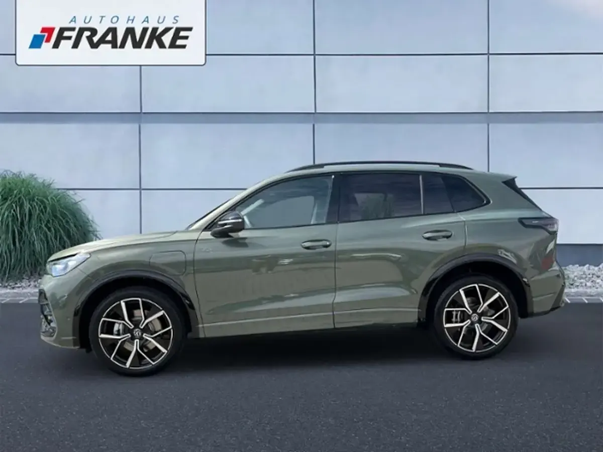Gebraucht VW Tiguan R-line 177 PS (130 kW) 2025 Grün SUV