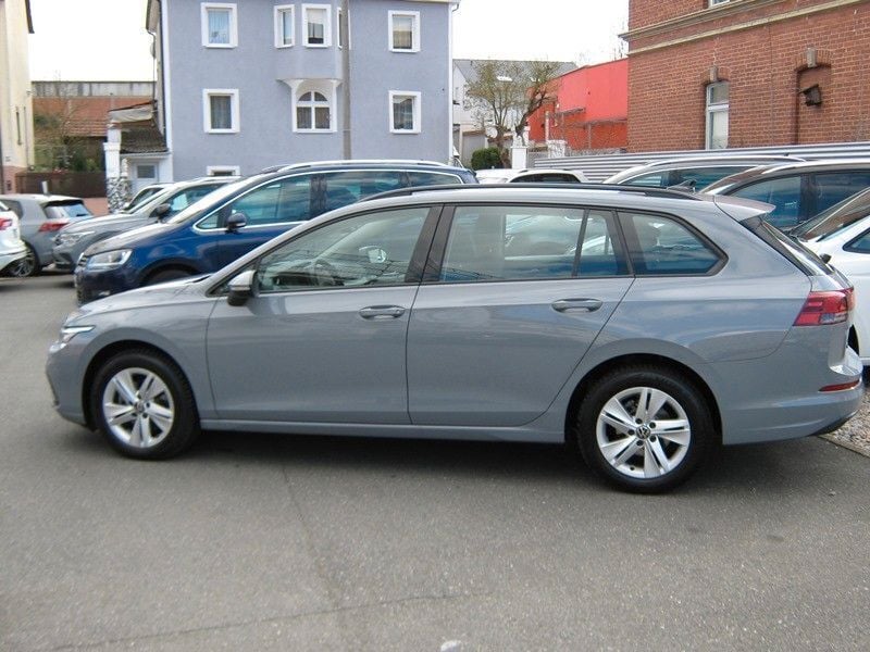 Second-hand VW Golf VIII Life 110 CP (80 kW) 2022 Gri Break