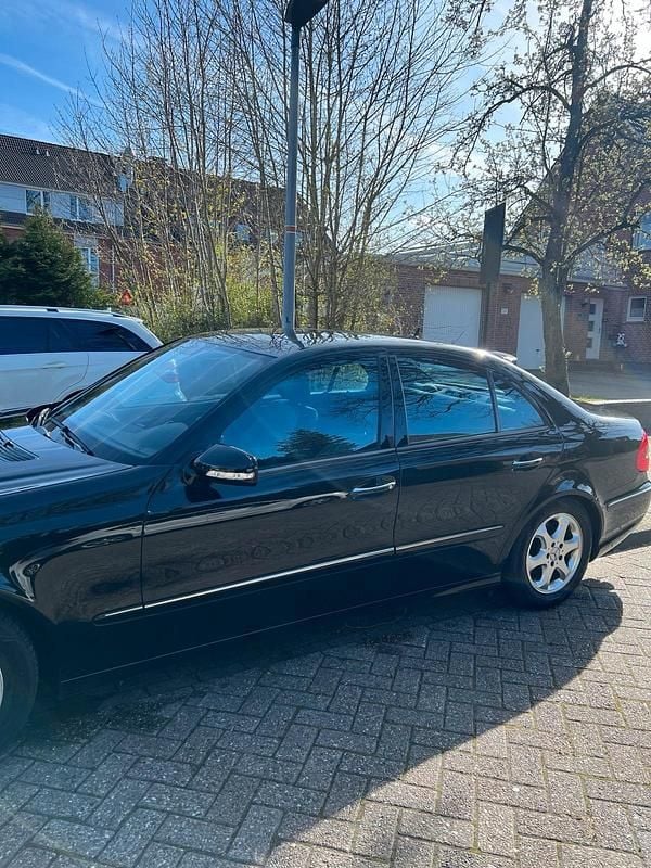 Gebraucht Mercedes E280 231 PS (169 kW) 2007 Schwarz Limousine
