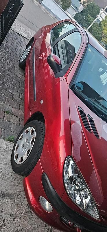 Rot Gebraucht 2006 Peugeot 206 Limousine | 1.298 € (Guter Preis) - Bild 1/4