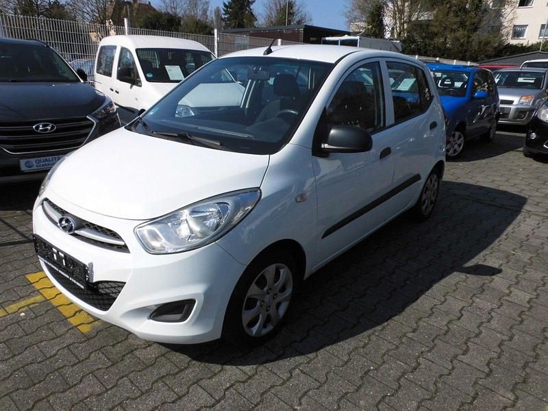 Gebraucht Hyundai i10 Edition 69 PS (50 kW) 2012 Weiß Kleinwagen