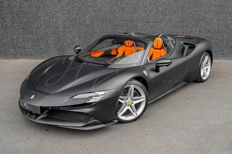 Schwarz Neu 2025 Ferrari SF90 Cabrio | 529.550 € - Bild 1/4