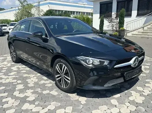 Gebraucht Mercedes CLA250e Shooting Brake 218 PS (160 kW) 2021 Schwarz Kombi